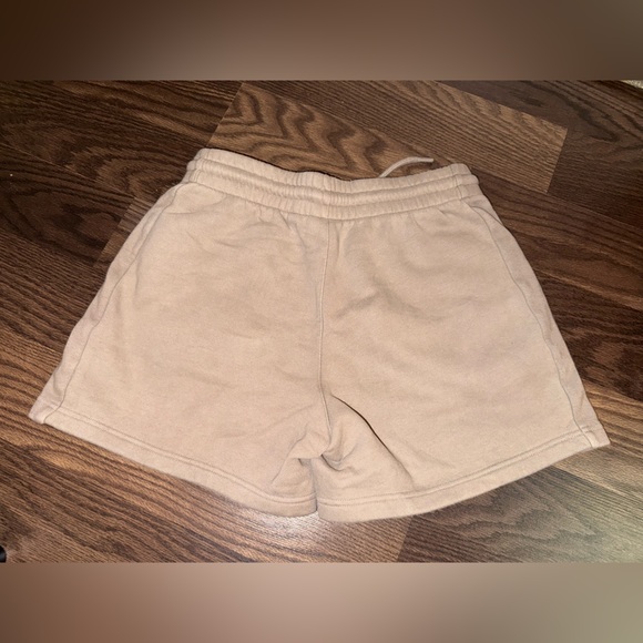 Aritzia Cream Athletic Shorts - Picture 2 of 4